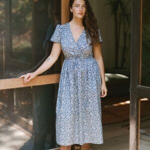 Christy Dawn dress in navy daisy small cotton